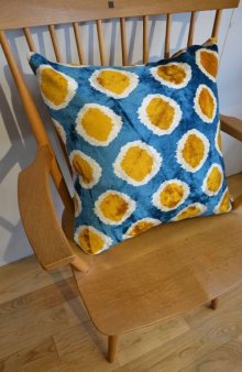 おすすめPoint！3: シルク&ベルベットクッションカバー約50×50cm（中材付き）