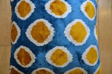 おすすめPoint！2: シルク&ベルベットクッションカバー約50×50cm（中材付き）