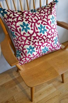 おすすめPoint！3: シルク&ベルベットクッションカバー約50×50cm（中材付き）