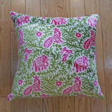 おすすめpoint！1: シルク&ベルベットクッションカバー約50×50cm（中材付き）