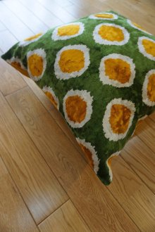 おすすめpoint！1: シルク&ベルベットクッションカバー約50×50cm（中材付き）
