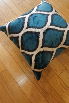 おすすめpoint！1: シルク&ベルベットクッションカバー約50×50cm（中材付き）