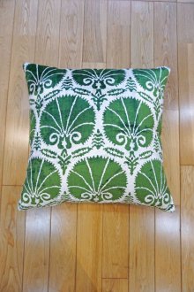 おすすめPoint!1: シルク&ベルベットクッションカバー約50×50cm(中材付き)