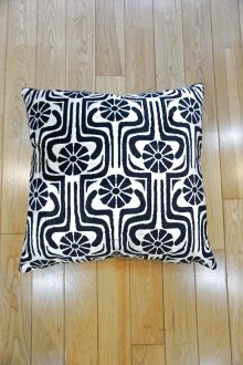 おすすめPoint!1: シルク&ベルベットクッションカバー約50×50cm(中材付き)