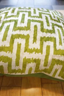 おすすめPoint！2: シルク&ベルベットクッションカバー約50×50cm（中材付き）