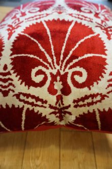 おすすめPoint！2: シルク&ベルベットクッションカバー約50×50cm（中材付き）