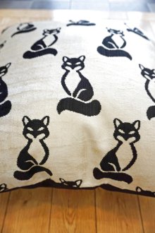 おすすめPoint！2: シルク&ベルベットクッションカバー約50×50cm（中材付き）