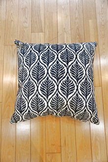 おすすめPoint！1: シルク&ベルベットクッションカバー約50×50cm（中材付き）