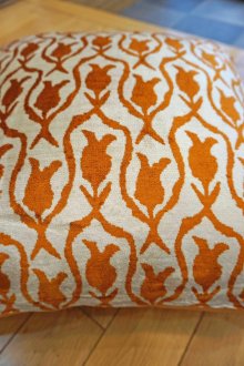 おすすめPoint！2: シルク&ベルベットクッションカバー約50×50cm（中材付き）