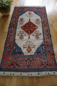 おすすめPoint！3:  『福袋2026』ルリバフ/アクセントラグサイズ208×108 cm 通常価格¥440,000     