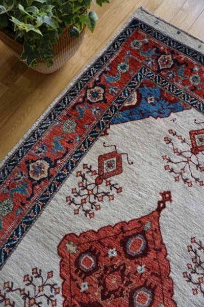 画像2:  『福袋2026』ルリバフ/アクセントラグサイズ208×108 cm 通常価格¥440,000     