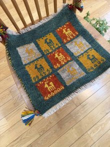 おすすめPoint！3: ギャッベ/座布団サイズ39×42cm（フリンジ・ボンボリあり）