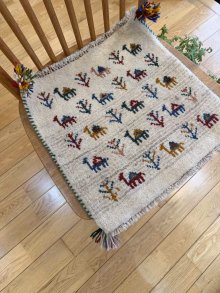 おすすめPoint！3: ギャッベ/座布団サイズ42×44cm（フリンジ・ボンボリあり）