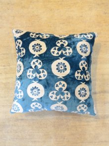 おすすめPoint！1: シルク&ベルベットクッションカバー約50×50cm（中材付き）