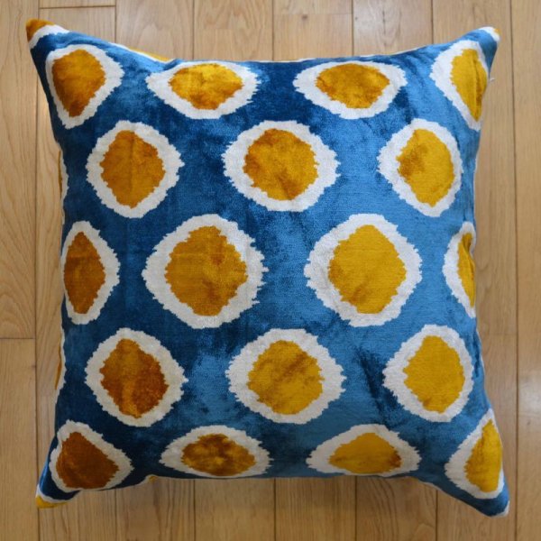 画像1: シルク&ベルベットクッションカバー約50×50cm（中材付き） (1)