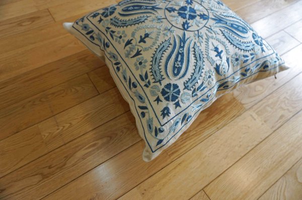 画像5: スザーニクッションカバー約50×50cm(中材付き） (5)