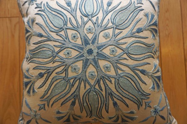 画像2: スザーニクッションカバー約50×50cm(中材付き) (2)