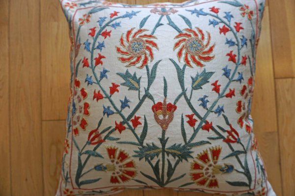 画像2: スザーニクッションカバー約50×50cm(中材付き） (2)