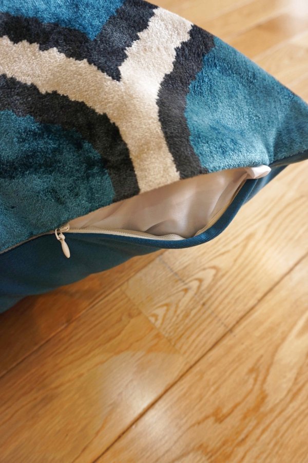 画像4: シルク&ベルベットクッションカバー約50×50cm（中材付き） (4)