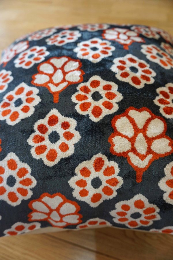 画像2: シルク&ベルベットクッションカバー約50×50cm（中材付き） (2)