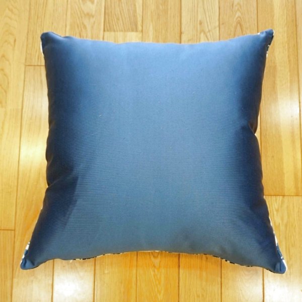 画像2: シルク&ベルベットクッションカバー約50×50cm(中材付き) (2)
