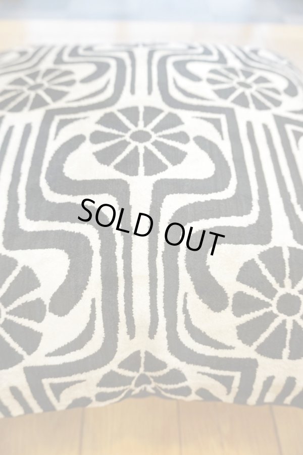 画像3: シルク&ベルベットクッションカバー約50×50cm（中材付き） (3)