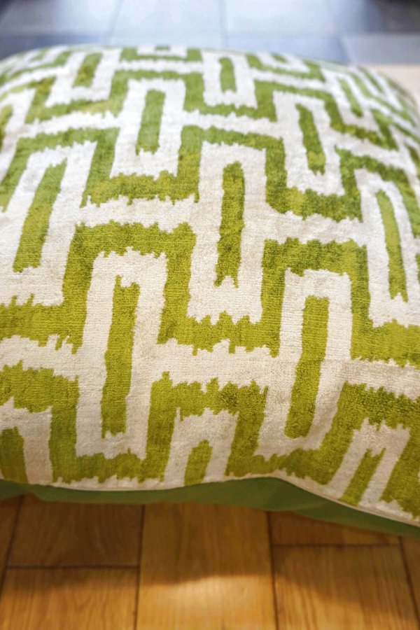 画像3: シルク&ベルベットクッションカバー約50×50cm（中材付き） (3)