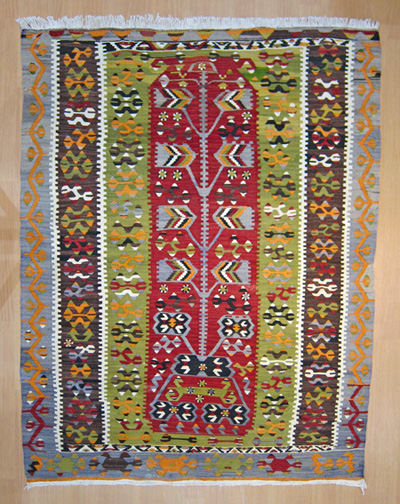 手織り遊牧民 のオールドキリム  約160×136cm